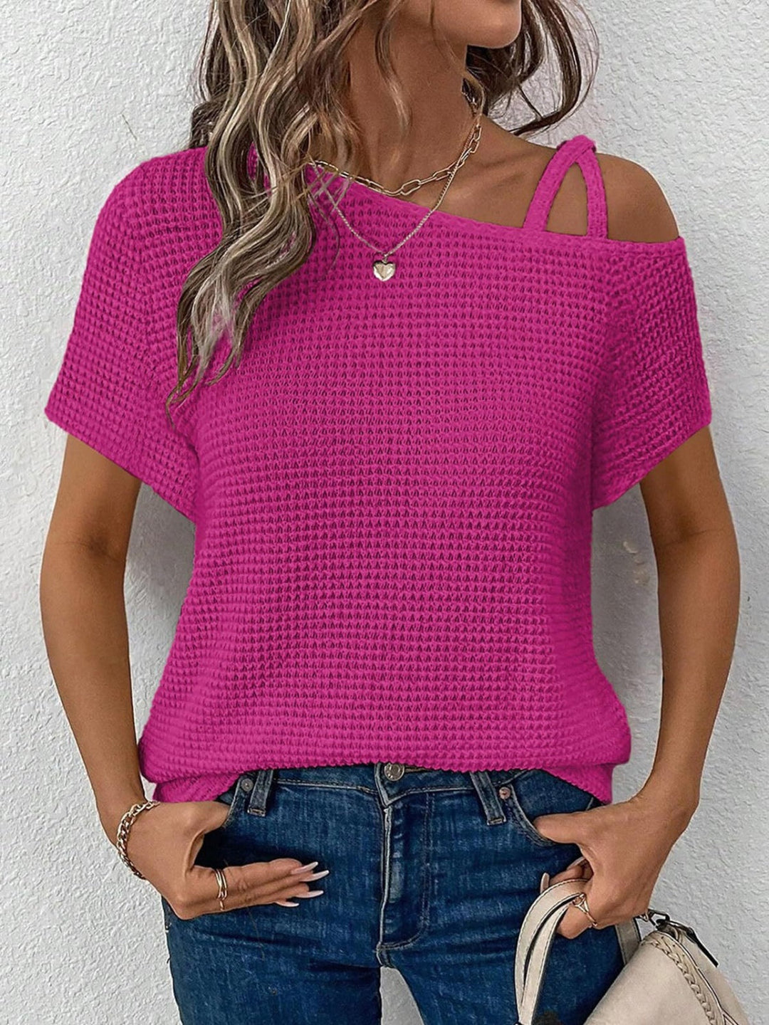 Asymmetrisches T-Shirt mit kurzem Arm und Rundhalsausschnitt