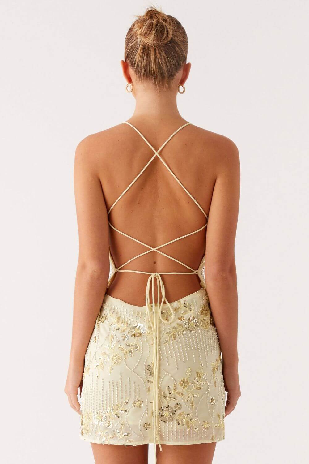 Polyesterkurzkleid mit Paillettenverzierung