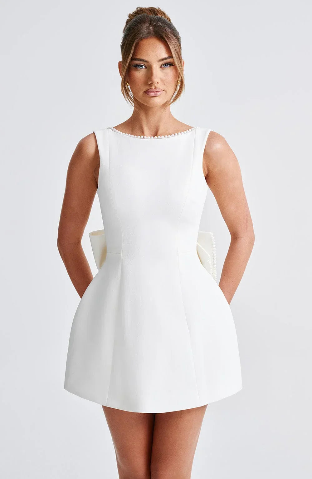 Cocktailkleid für Damen mit Schleifenrücken