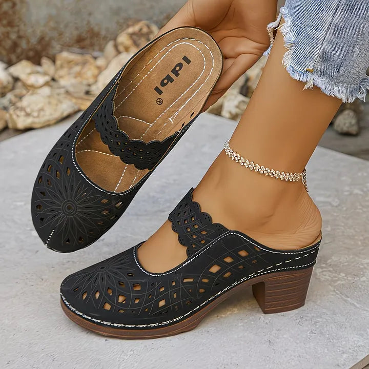 Damen Sandalen mit Cutouts und Blockabsatz von hinten