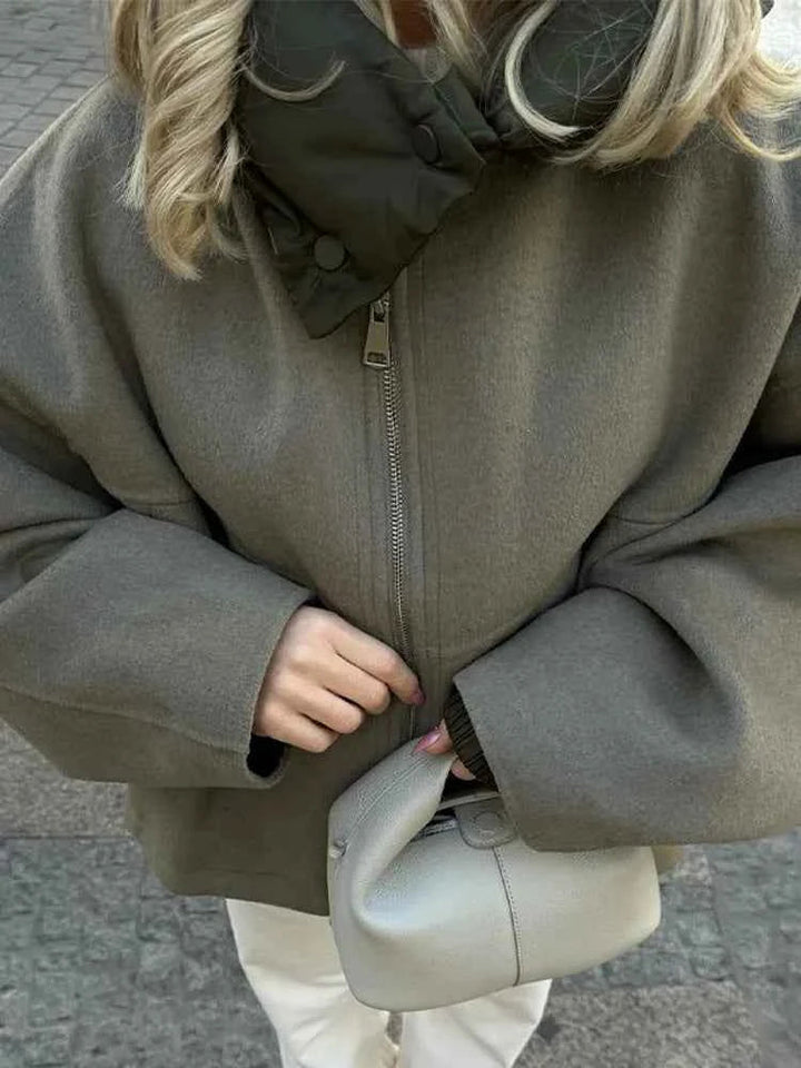 Gemütliche übergroße gesteppte Kapuzenjacke