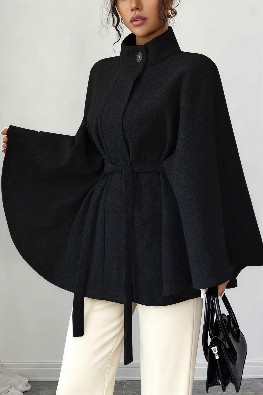 Damenjacke mit weitem Cape-Ärmel und geschlossenem Gürtel