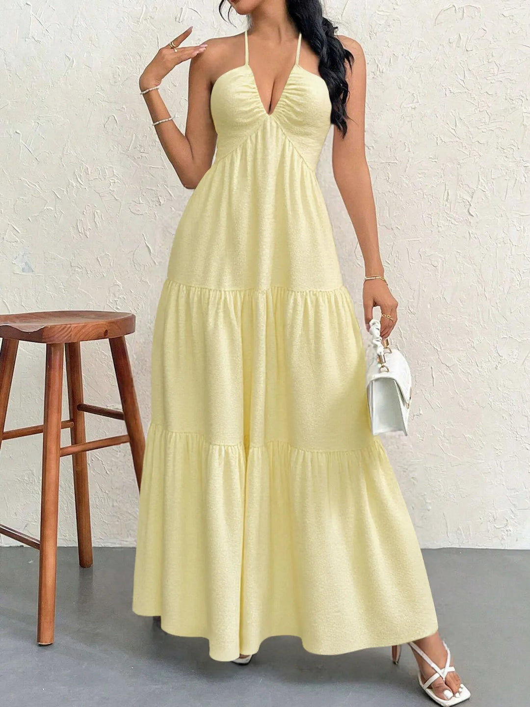 Maxikleid mit Neckholder und Stufen aus transparentem Polyester