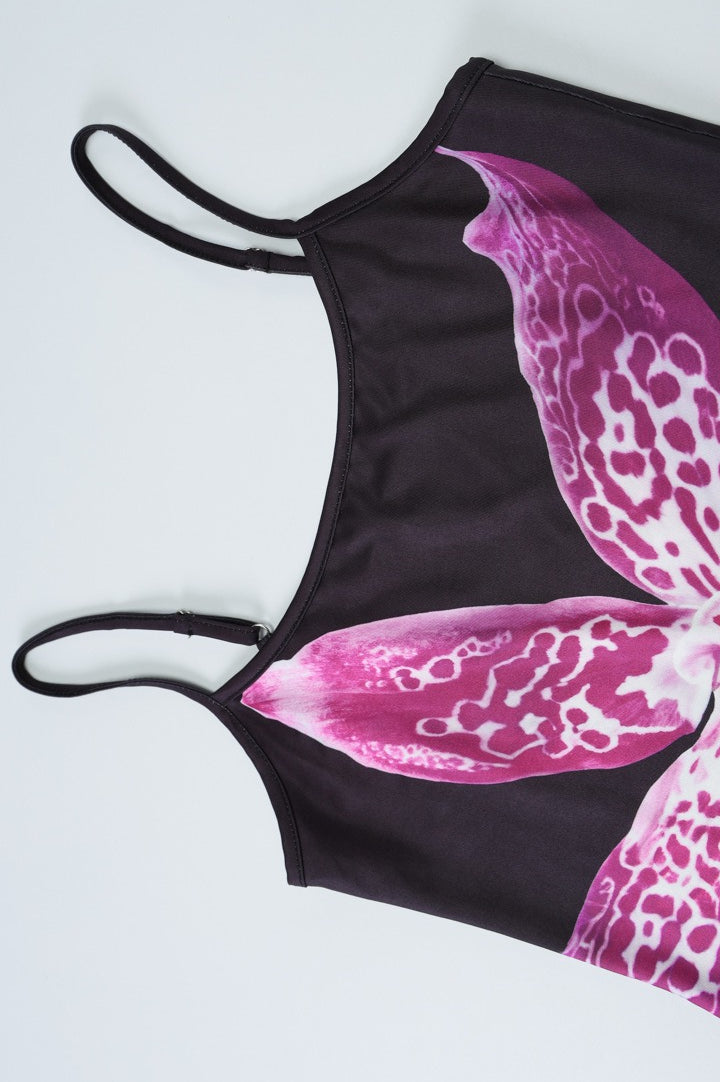 Damen Cami Top mit Blumenprint kombiniert in einem sommerlichen Look