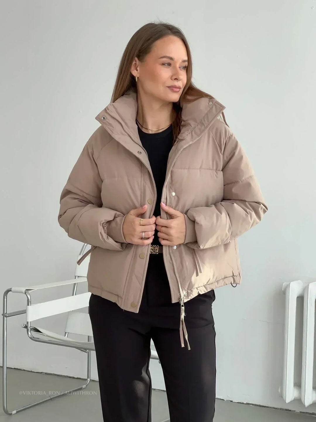 Damen Leichte Winterjacke mit Reißverschluss und hohem Kragen