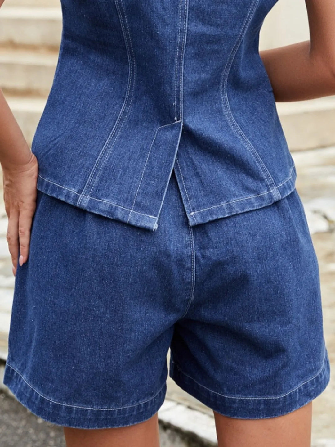 Lässiges Jeansweste- und Shorts-Set mit Knöpfen