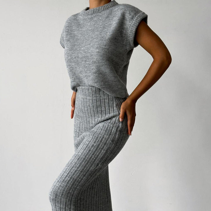 Gestricktes Kurzarm-Pullover- und Ripp-Midirock-Set