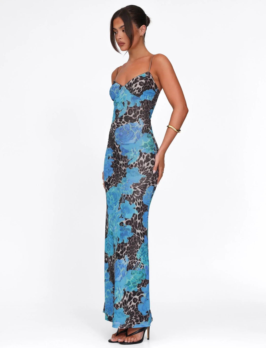 Eng anliegendes Maxikleid mit Sweetheart-Ausschnitt und blauem Blumenmuster
