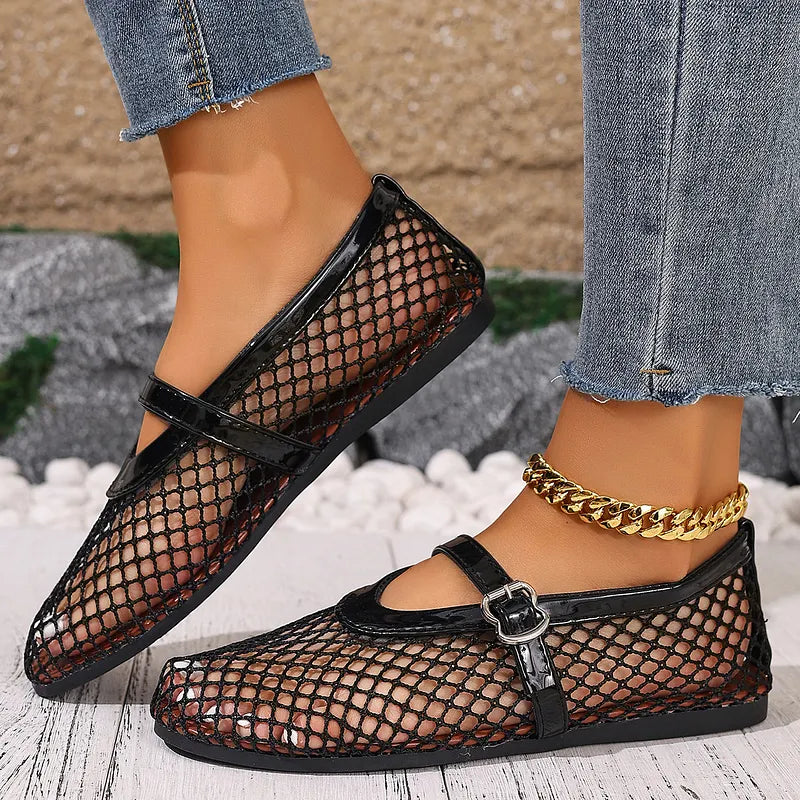 Damen Mary Jane Ballerinas aus Mesh mit flacher Sohle in Seitenansicht