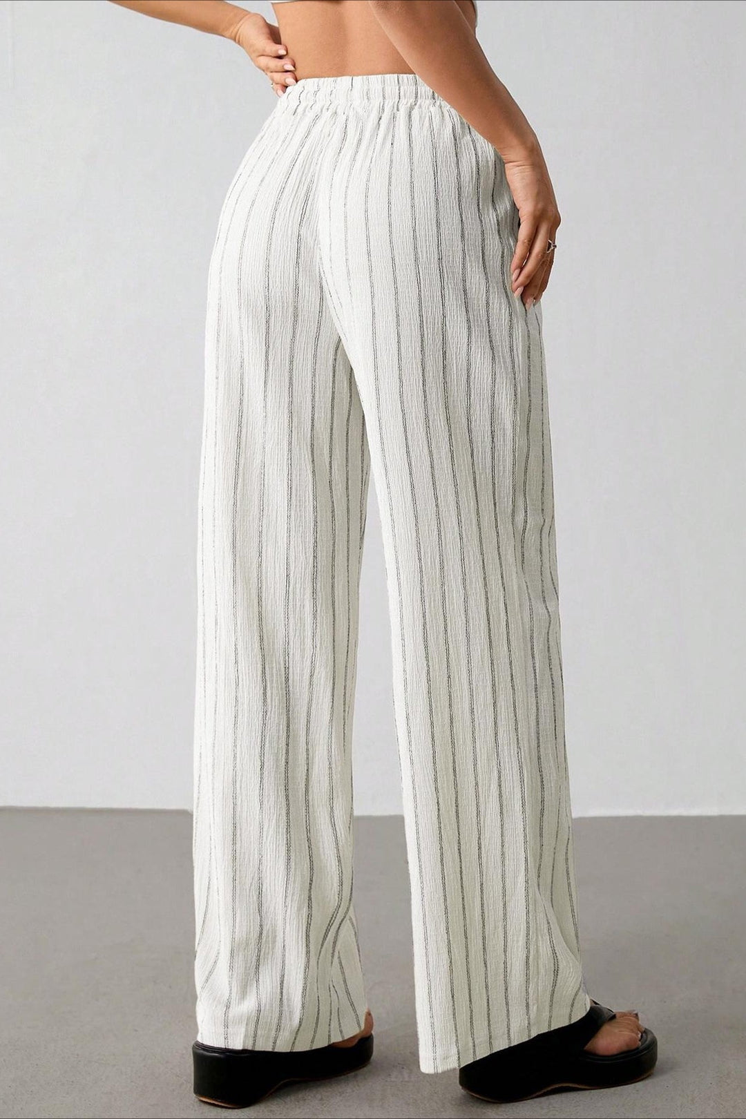 Damen weite Hose mit Streifen und Colorblock seitlich fotografiert