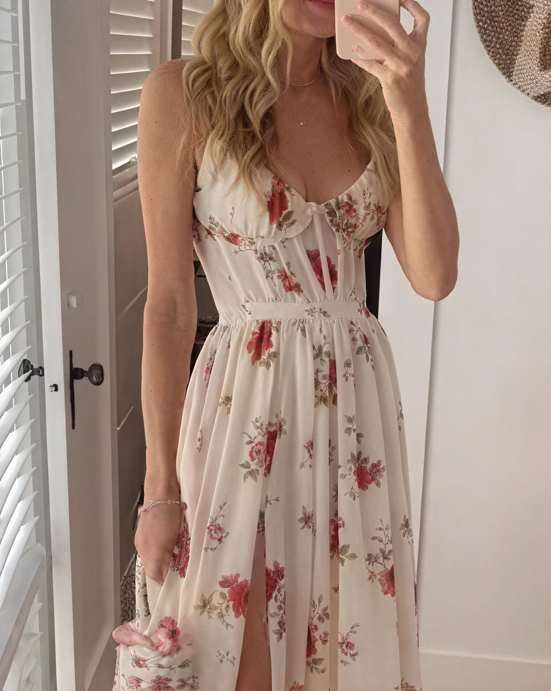 Damen Maxikleid mit Seitenschlitz in Seitenansicht