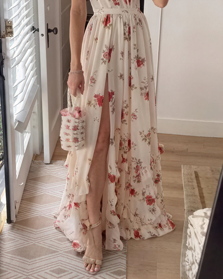Damen Maxikleid mit Blumenprint in Ganzkörperansicht