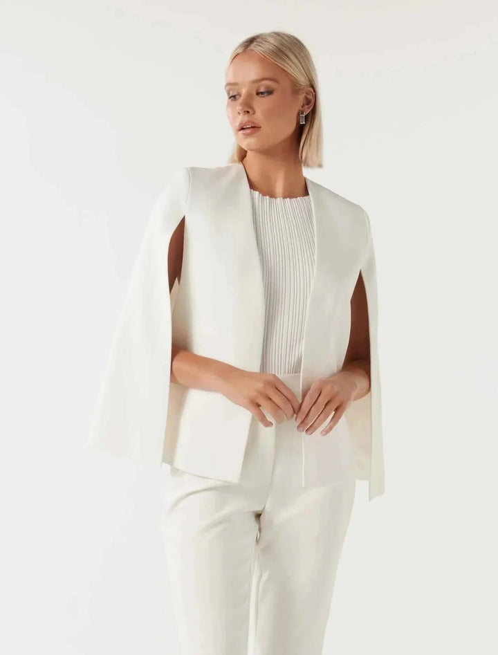 Eleganter Damen-Cape-Blazer mit fließendem Schnitt und Ärmelschlitz