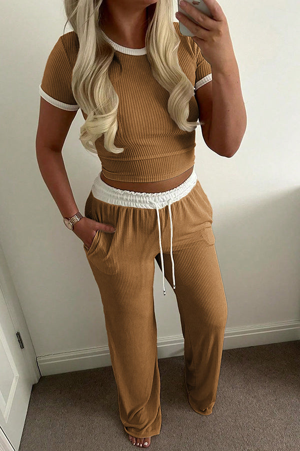 Legeres zweiteiliges Set mit Rundhalsausschnitt und Hose mit elastischem Bund