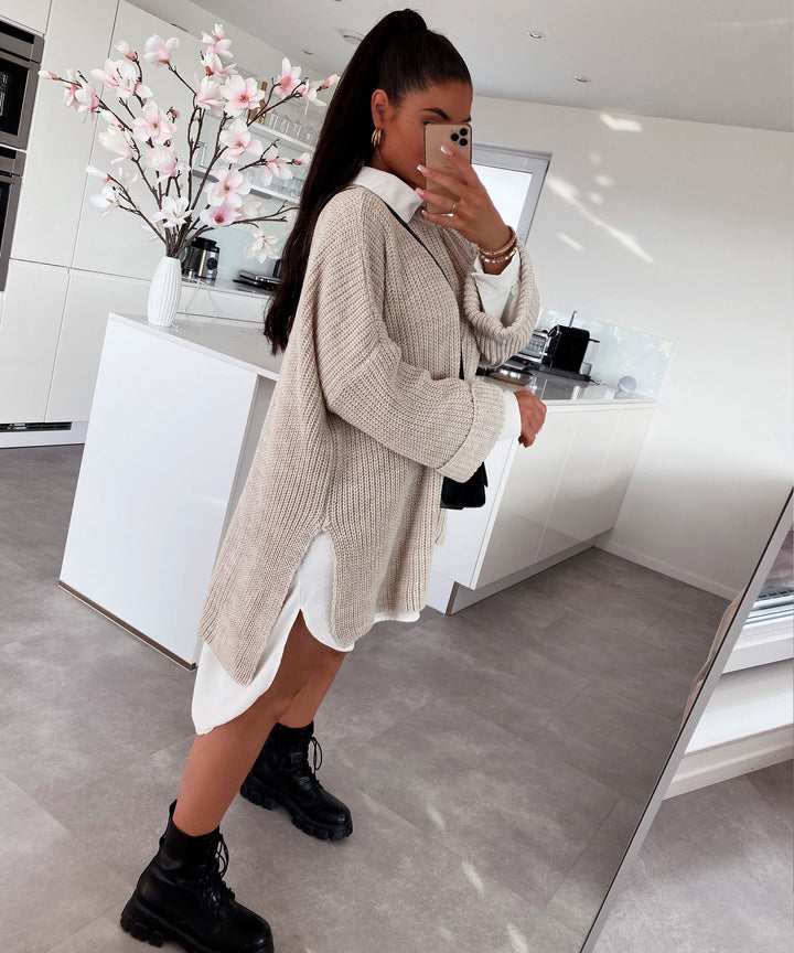 Gemütlicher übergroßer Strickpullover in sanftem Beige