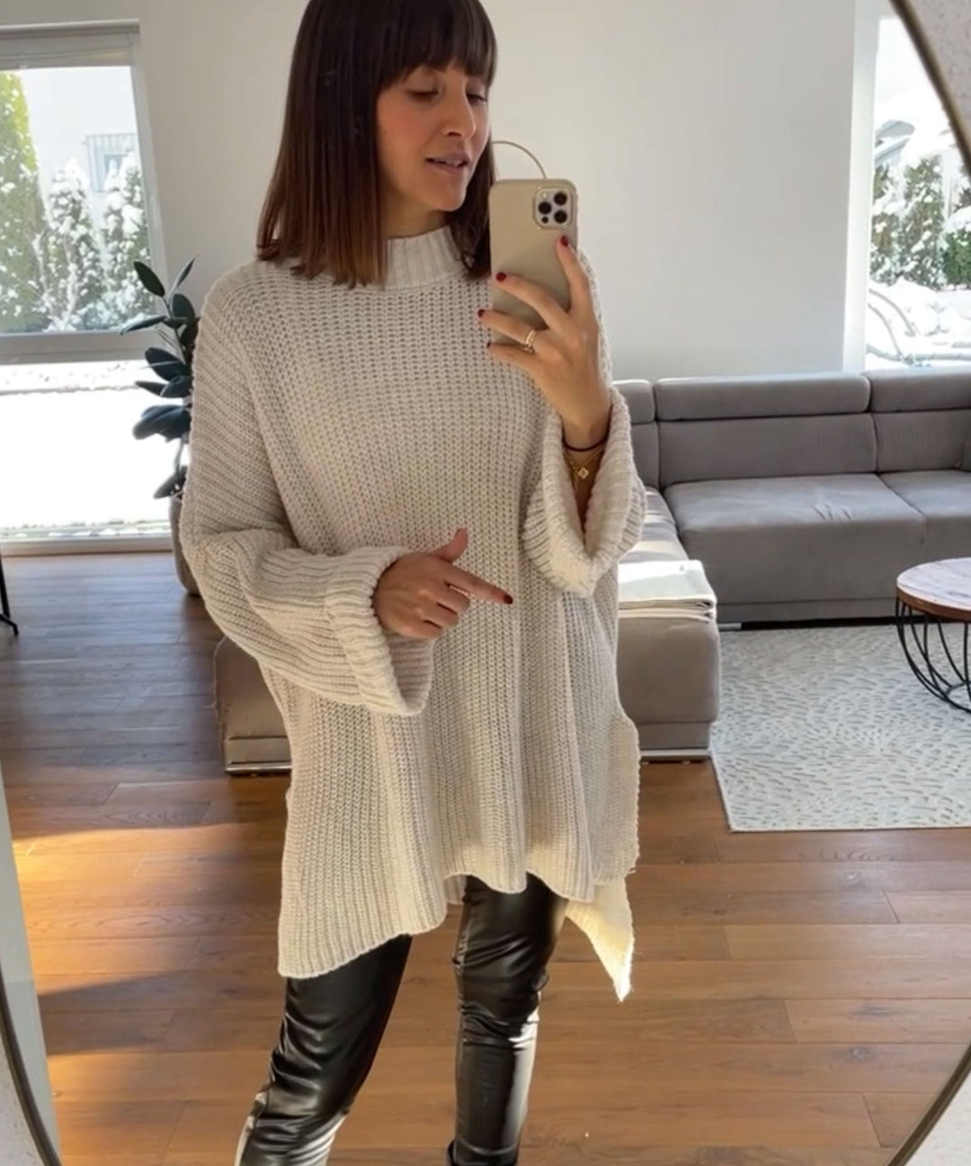 Gemütlicher übergroßer Strickpullover in sanftem Beige