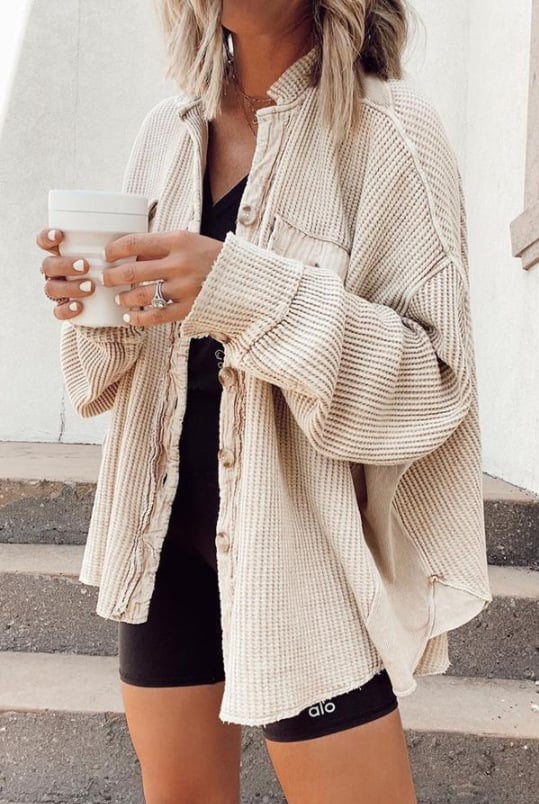 Damen-Overshirt mit Reverskragen und asymmetrischem Saum von vorn