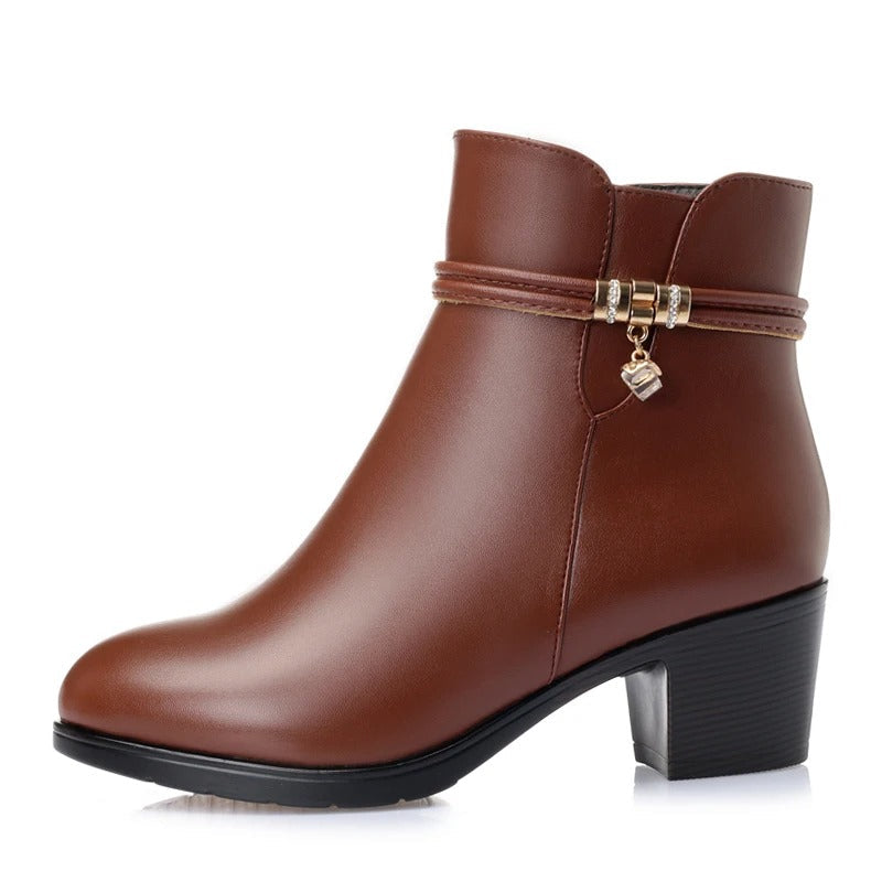 Elegante gefütterte Knöchelstiefel mit seitlichem Reißverschlussverschluss