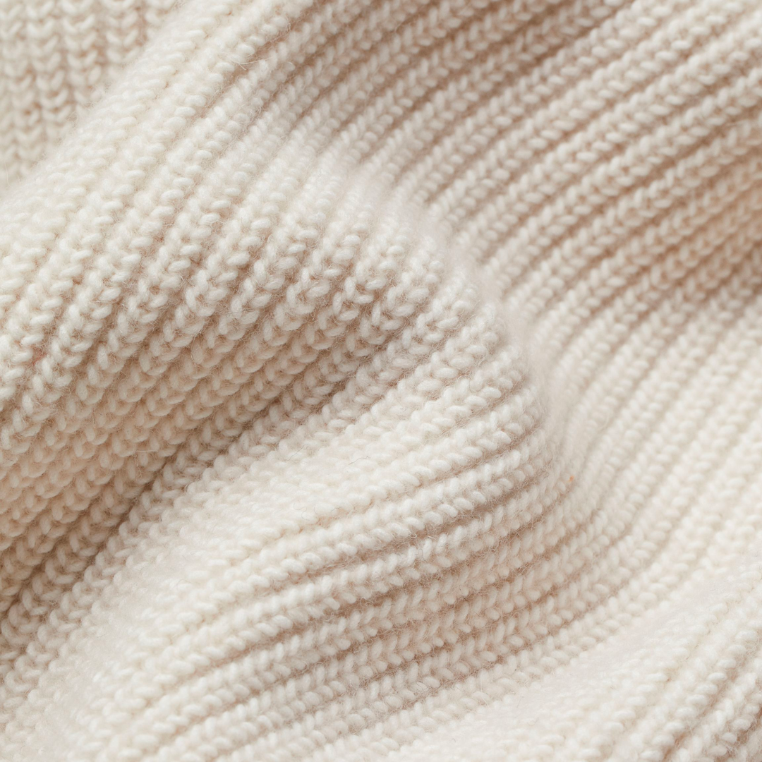 Gemütlicher gestrickter Wollcardigan-Pullover