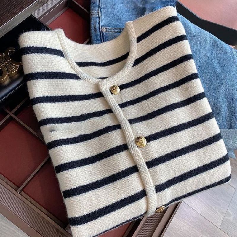 Gemütlicher gestreifter Strickpullover für herbstliche Lagenlooks