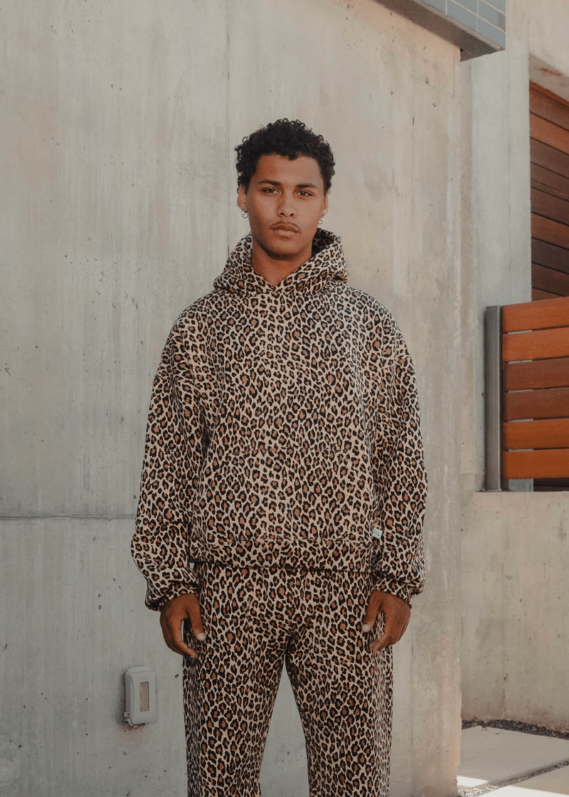 Gemütlicher Kapuzenpullover mit Gepardmuster für einen lässig-schicken Look