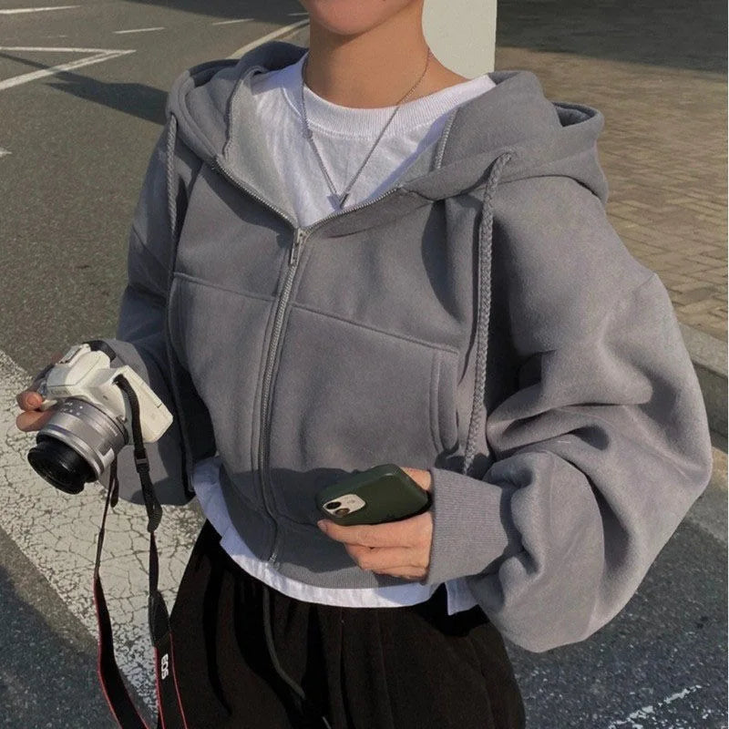 Stilvoller kurzer Kapuzenpullover