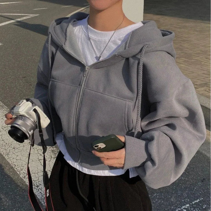 Stilvoller kurzer Kapuzenpullover