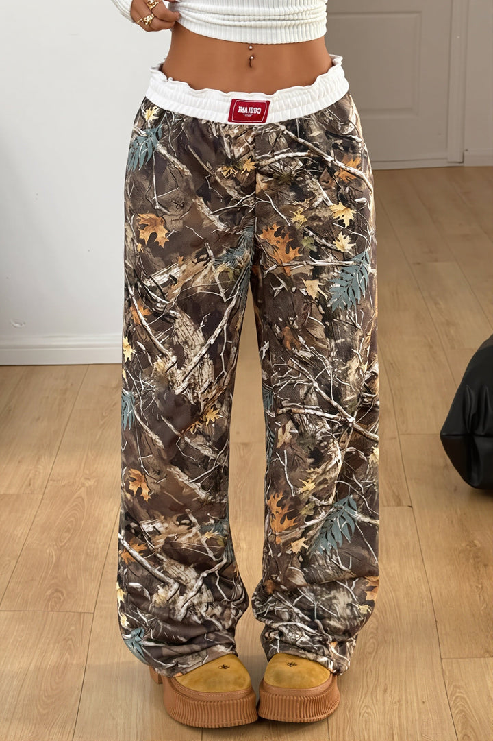 Damen weite Hose mit Print und hohem Bund in Vorderansicht