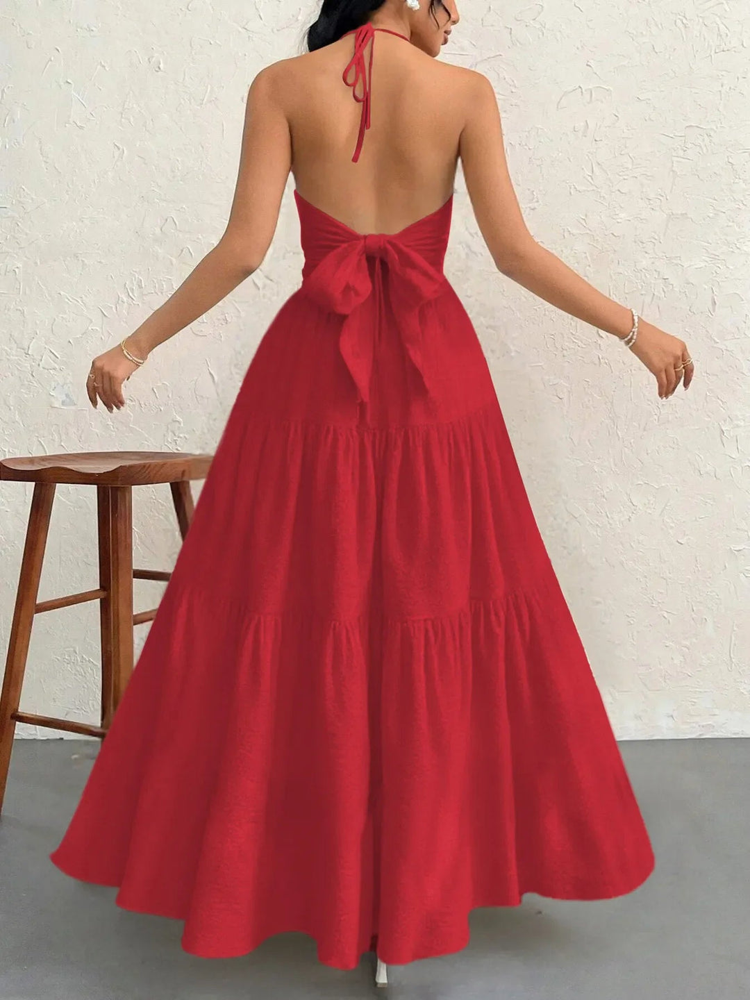 Maxikleid mit Neckholder und Stufen aus transparentem Polyester