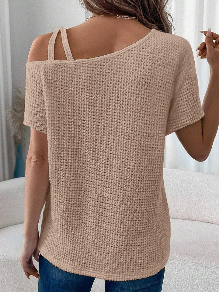 Asymmetrisches T-Shirt mit kurzem Arm und Rundhalsausschnitt