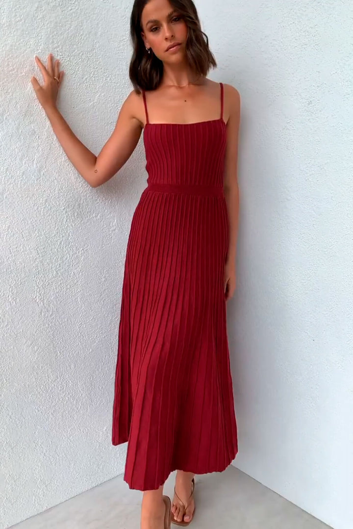 Plissiertes Midikleid mit Spitzenträgern aus Strick