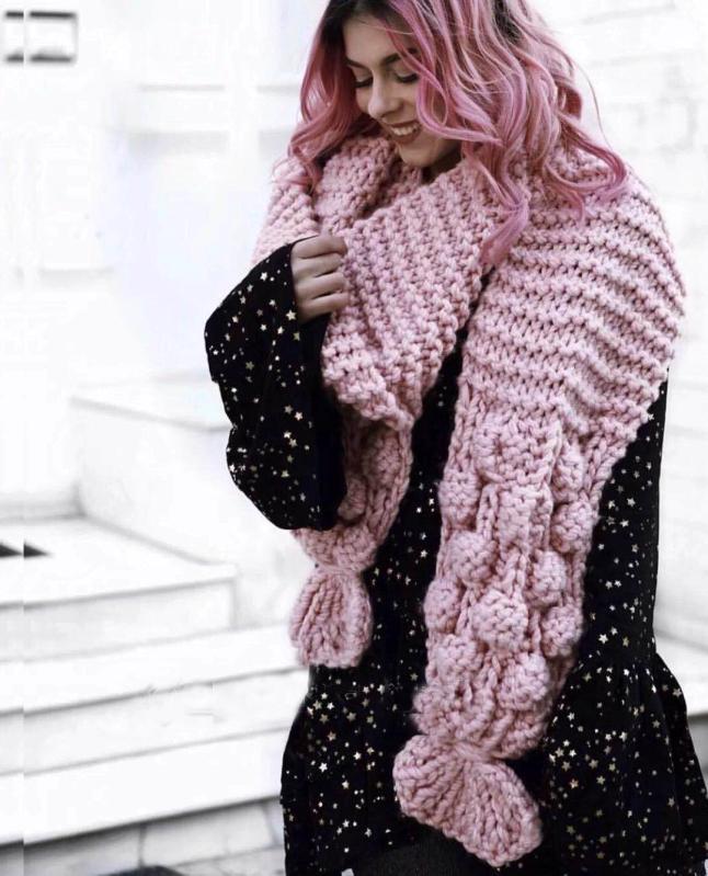 Oversize-Strickschal für Damen mit dekorativem Zopfmuster