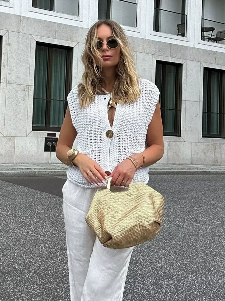 Rückansicht des Damen Strickcardigans ärmellos in einfarbigem Design