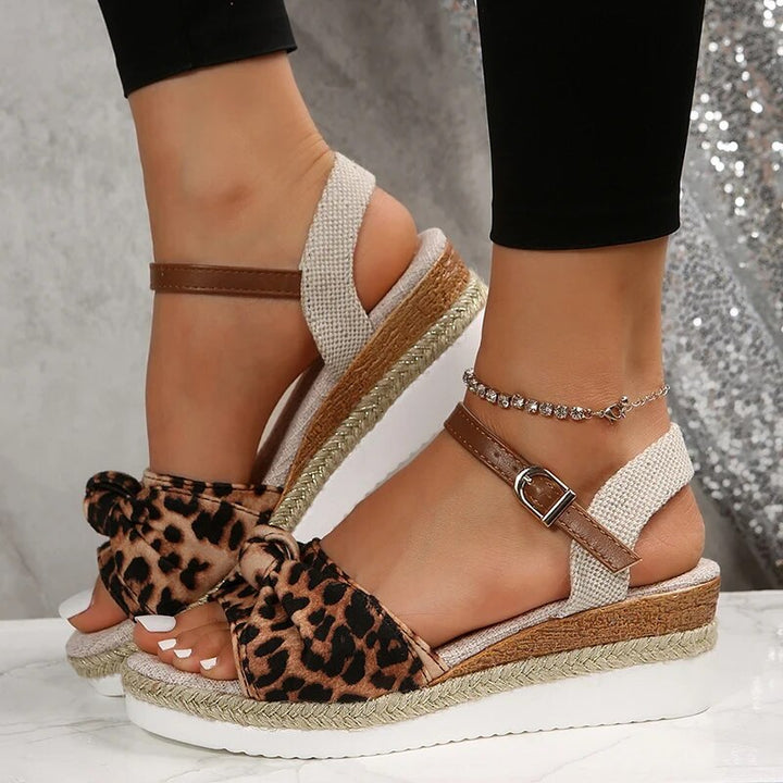 Modische Damensandalen