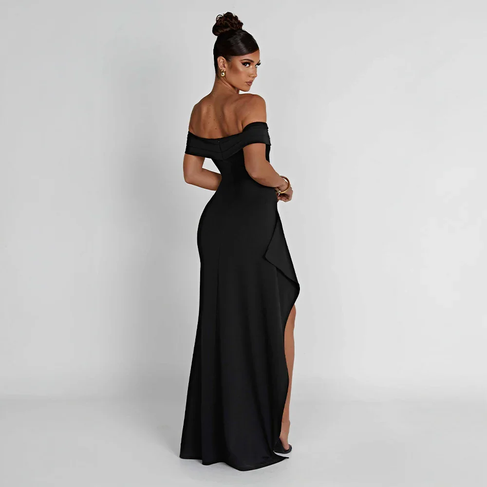 Maxi-Kleid mit seitlichem Schlitz und schulterfreiem Ausschnitt