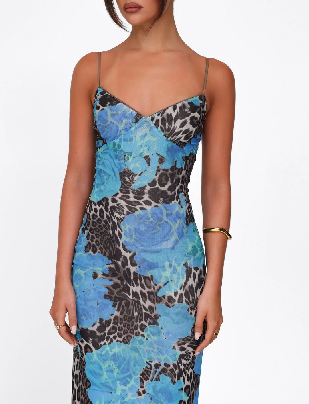 Eng anliegendes Maxikleid mit Sweetheart-Ausschnitt und blauem Blumenmuster