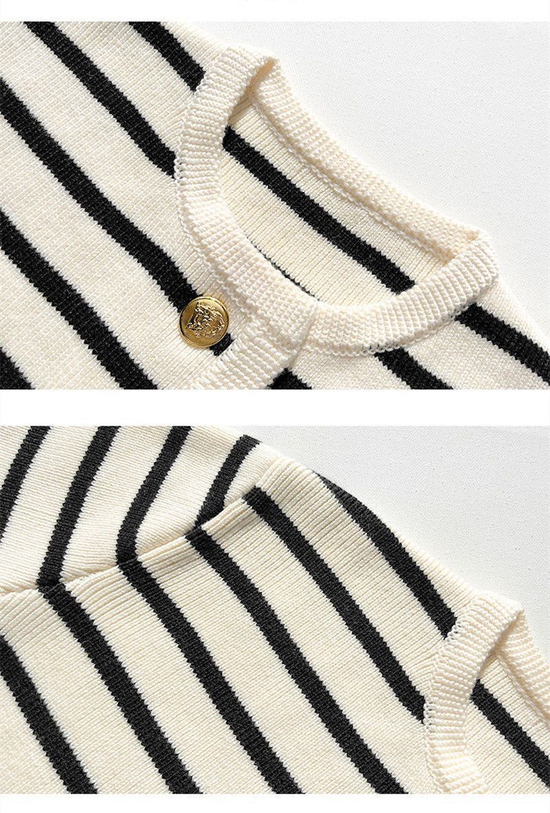 Gemütlicher gestreifter Strickpullover für herbstliche Lagenlooks