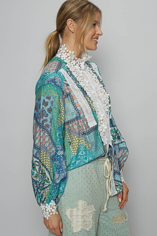 Damenbluse mit Knopfleiste und Spitzen-Details, bedruckt