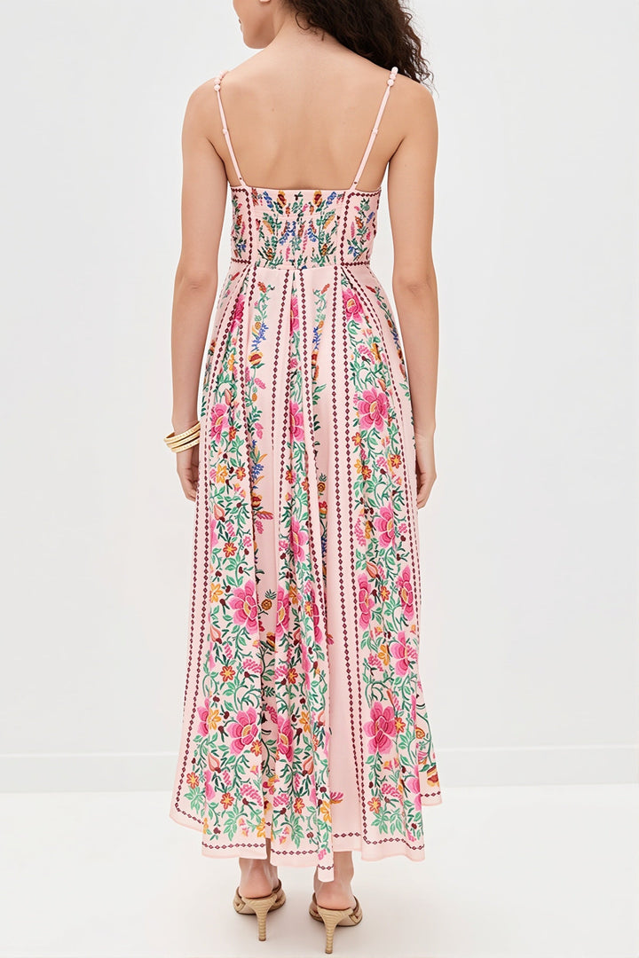 Rückansicht des langen Damenkleids im Boho-Stil mit Spaghettiträgern