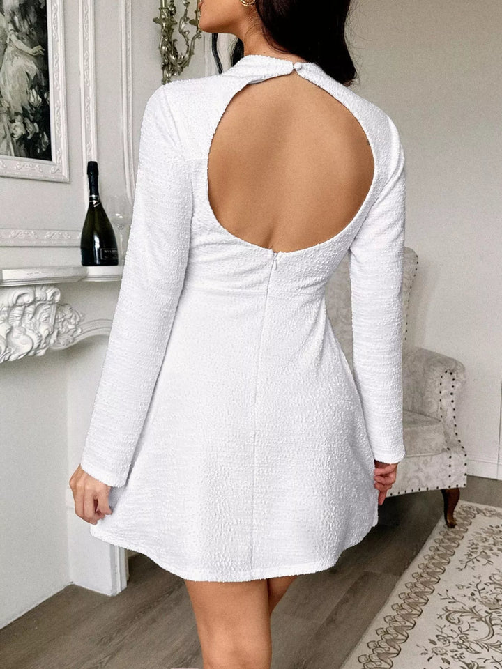 Bodycon-Minikleid mit ausgeschnittenem Rücken und langen Ärmeln