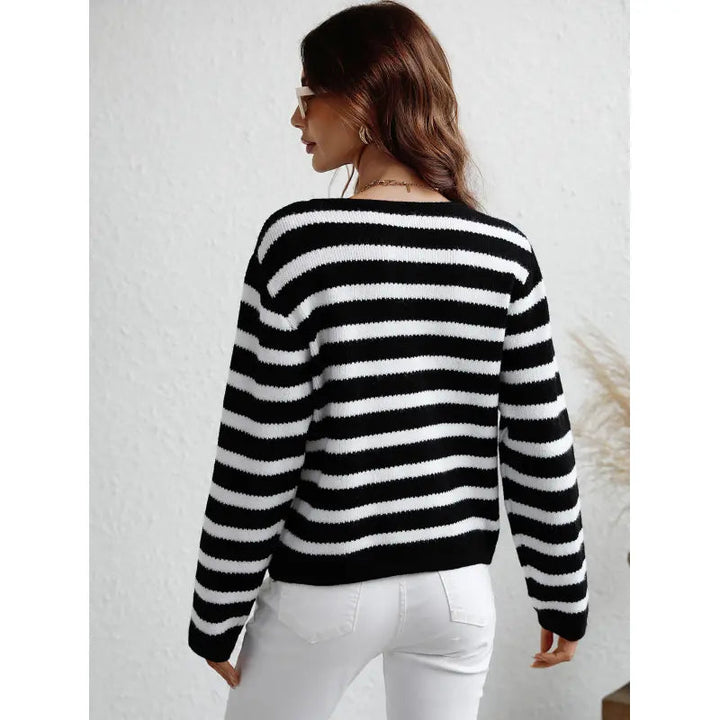Gemütlicher grob gestrickter Pullover mit Knopfleiste und seitlichen Taschen