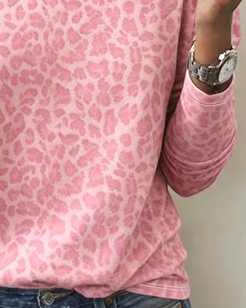 Damen-Shirt mit Rundhals und trendigem Animalprint