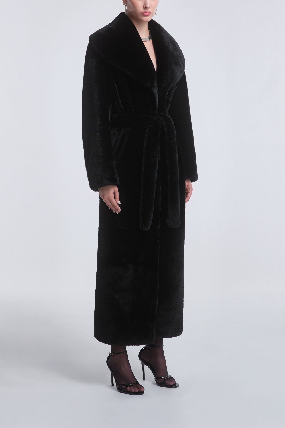 Schicker Kunstpelzmantel für eleganten Winterstil