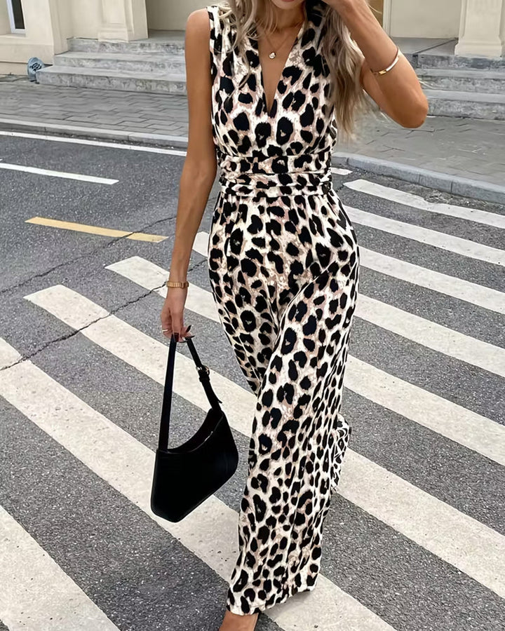 Rückansicht des ärmellosen Jumpsuits mit Leopardenmuster