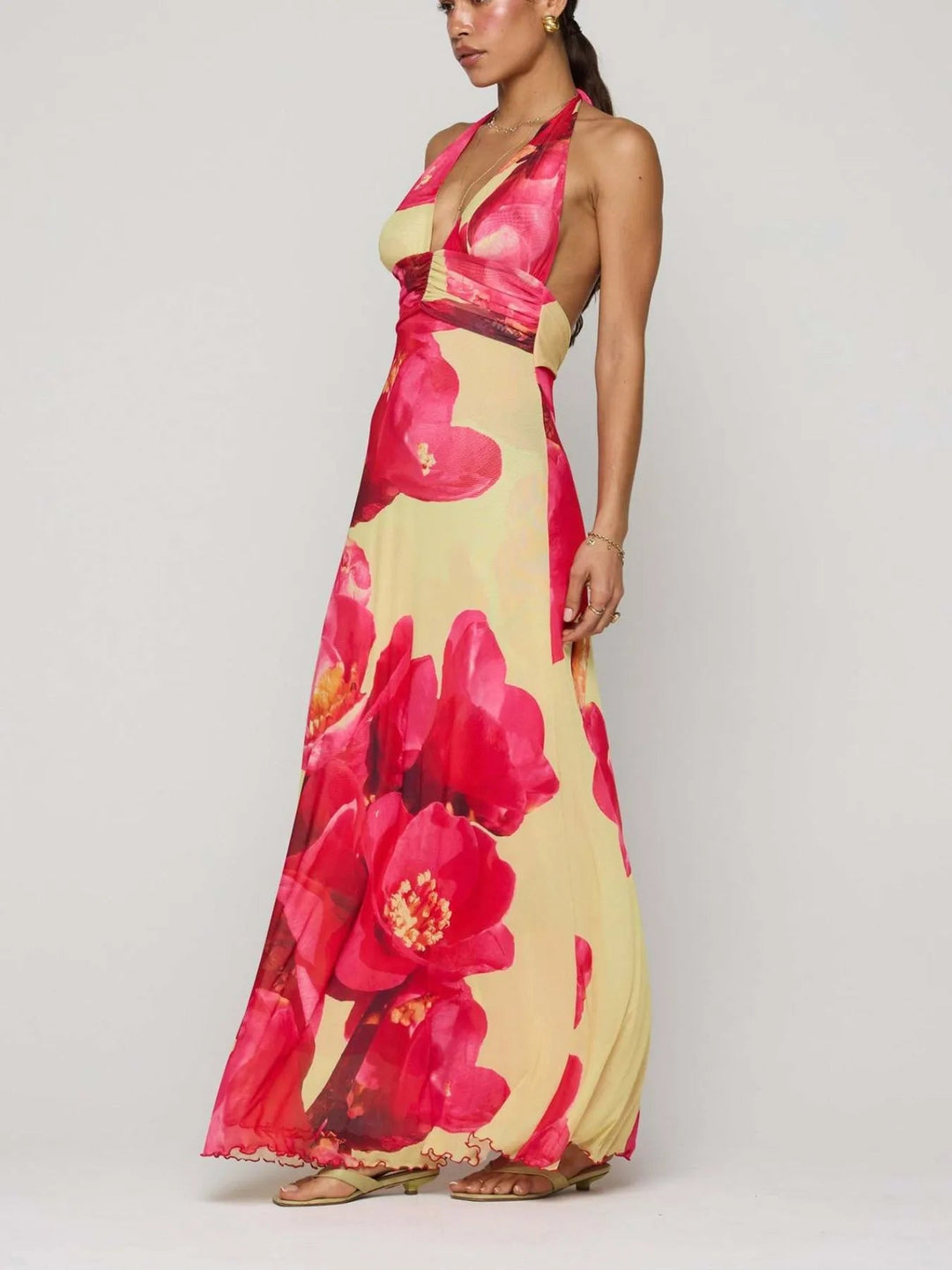 Maxikleid mit Blumenmuster, Neckholder und tiefem V-Ausschnitt