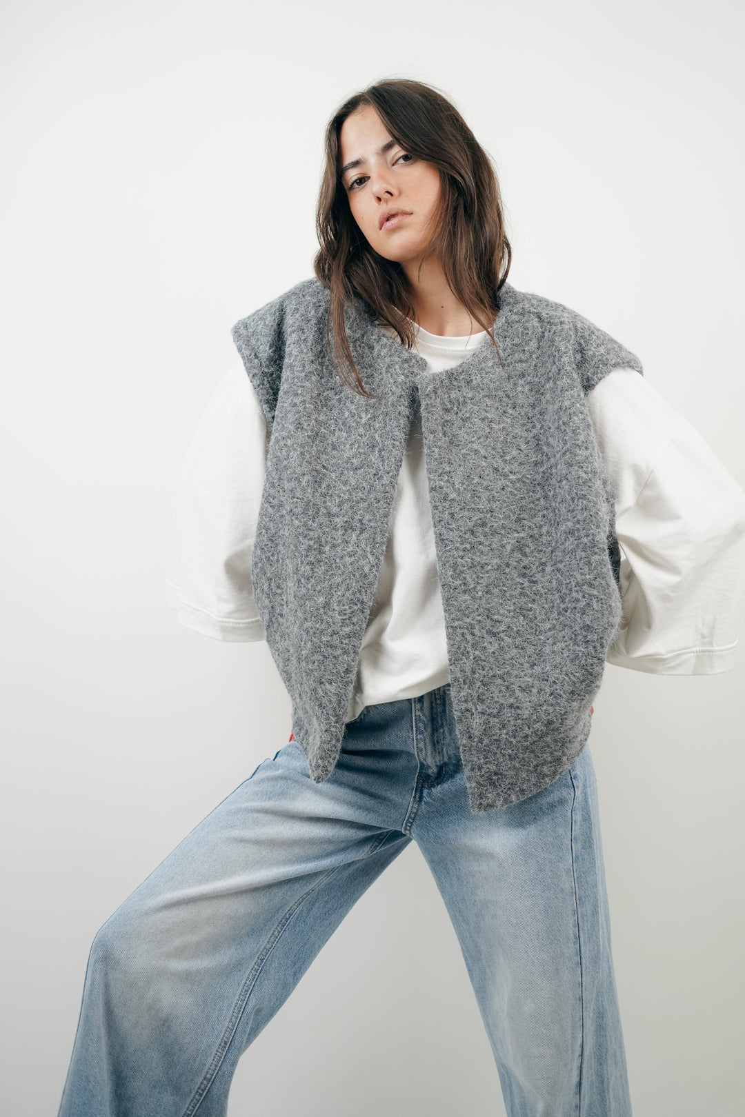 Damen-Cardigan in Frontansicht mit klassischem Schnitt