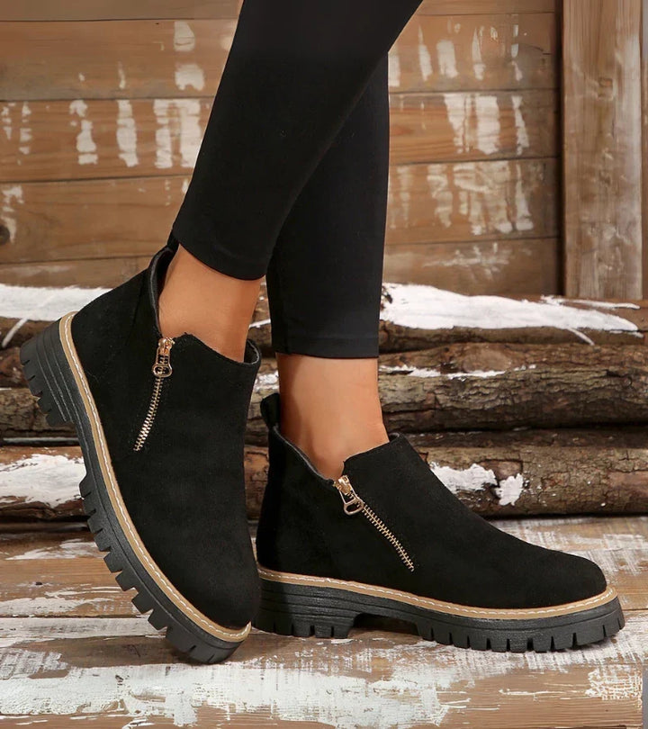 Damen-Stiefelette mit rundem Zehenbereich in vollständiger Ansicht
