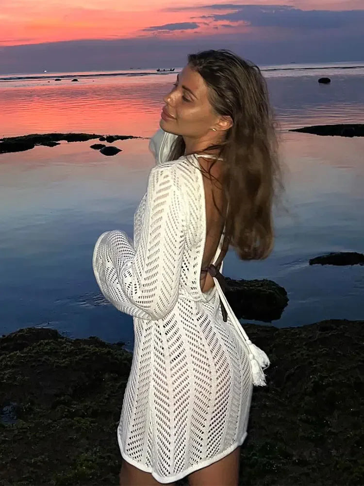 Rückenfreies gehäkeltes Minikleid mit langen Ärmeln, transparenter Strandüberwurf