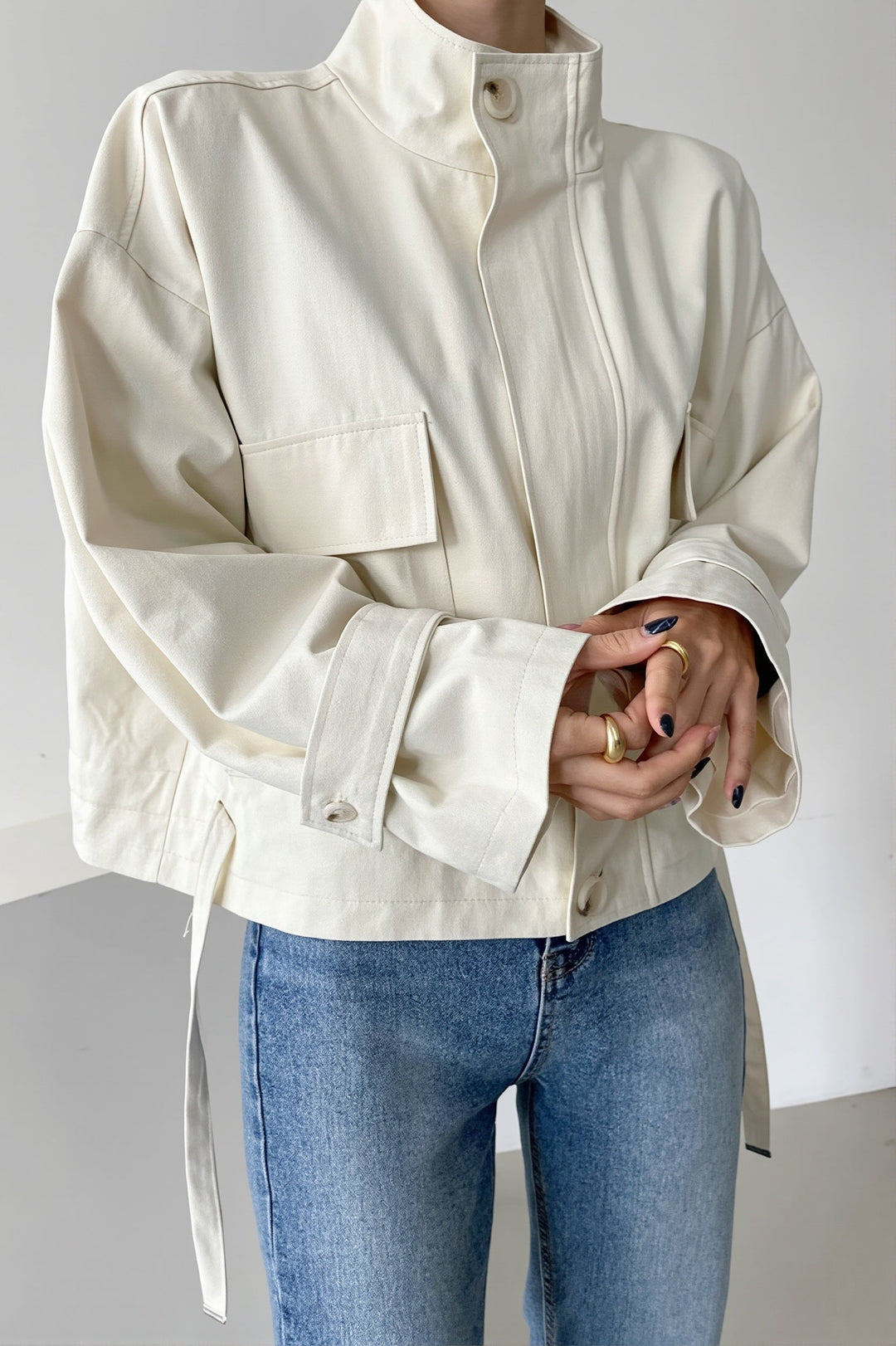 Seitliche Ansicht der Damen Utility Jacke mit Stehkragen