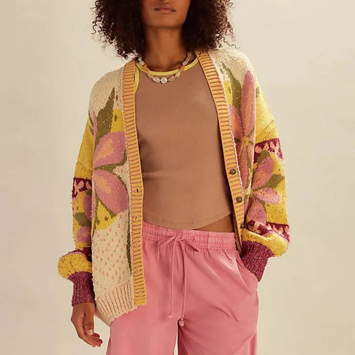 Gemütliche florale Strickjacke mit weitem Schnitt und langen Ärmeln
